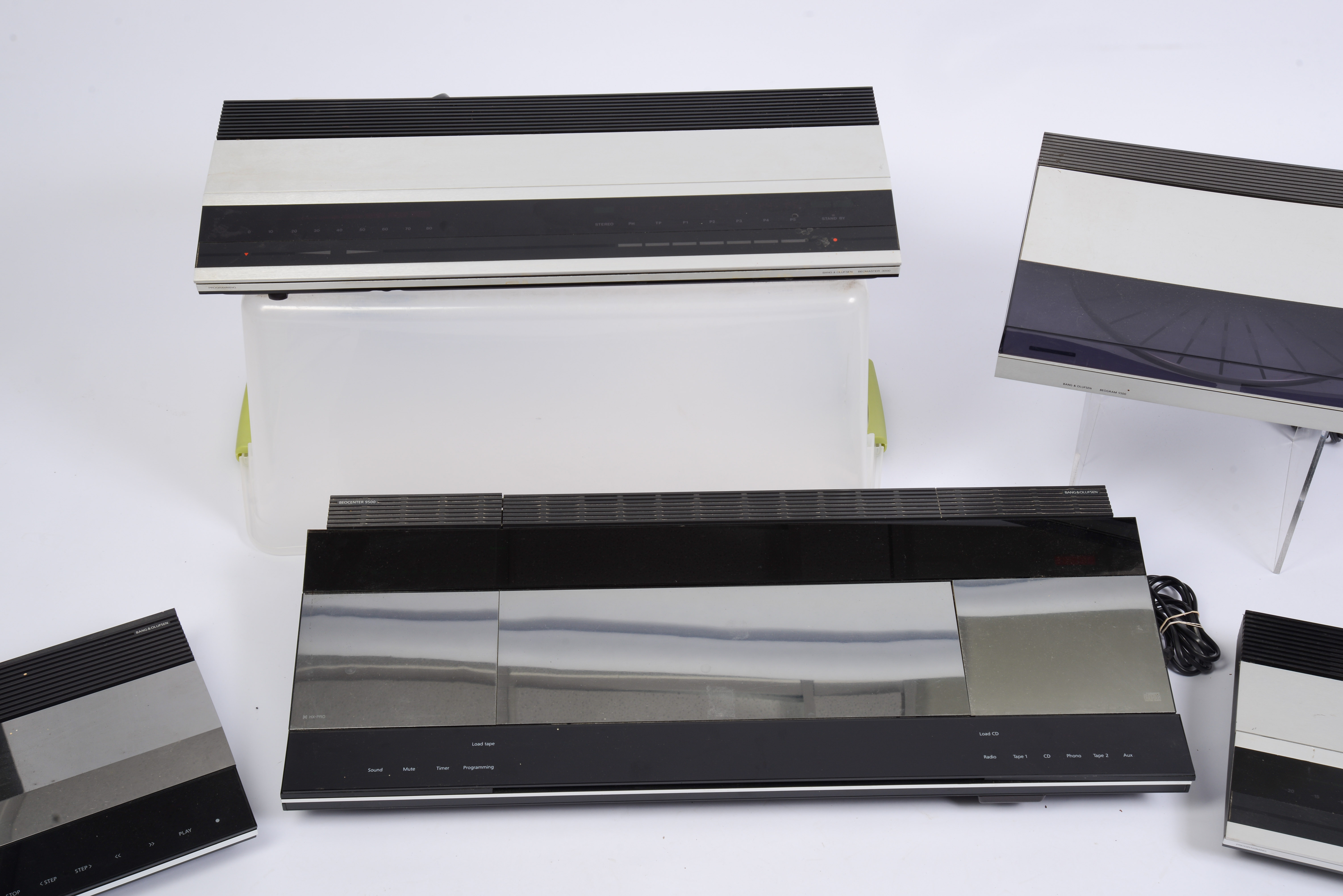 GROUP OF BANGS & OLUFSEN STEREO EQUIPMENT.