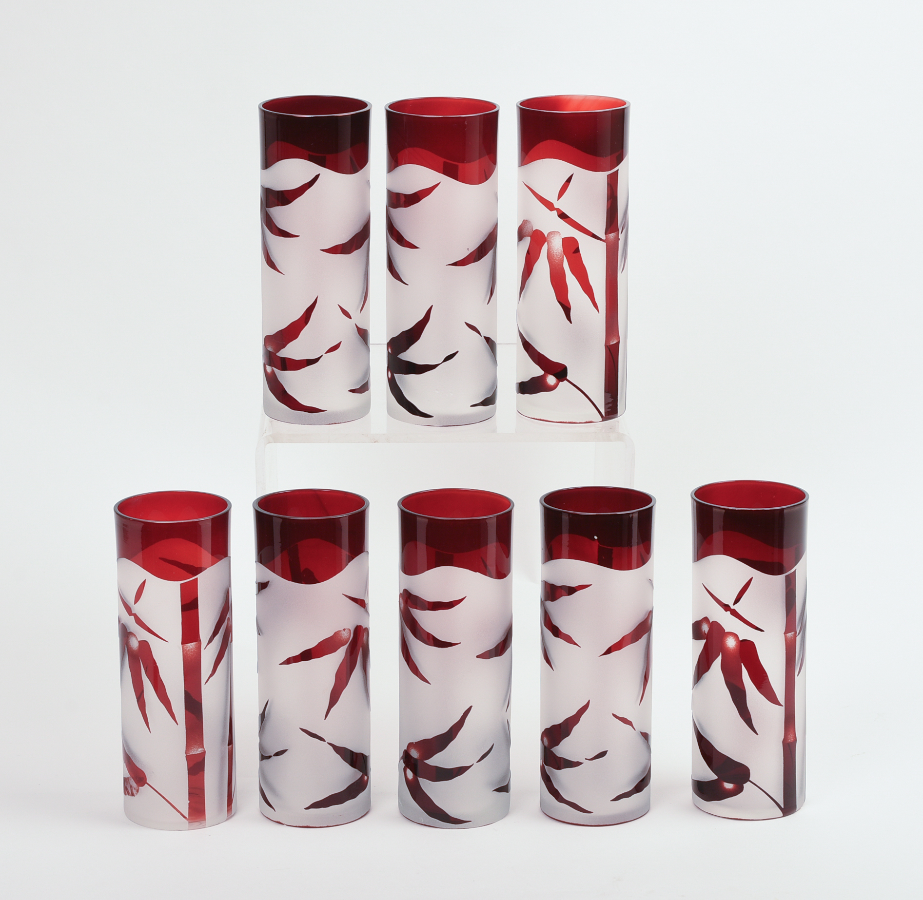 EIGHT MID CENTURY RED AND FROSTED GLASSES.
