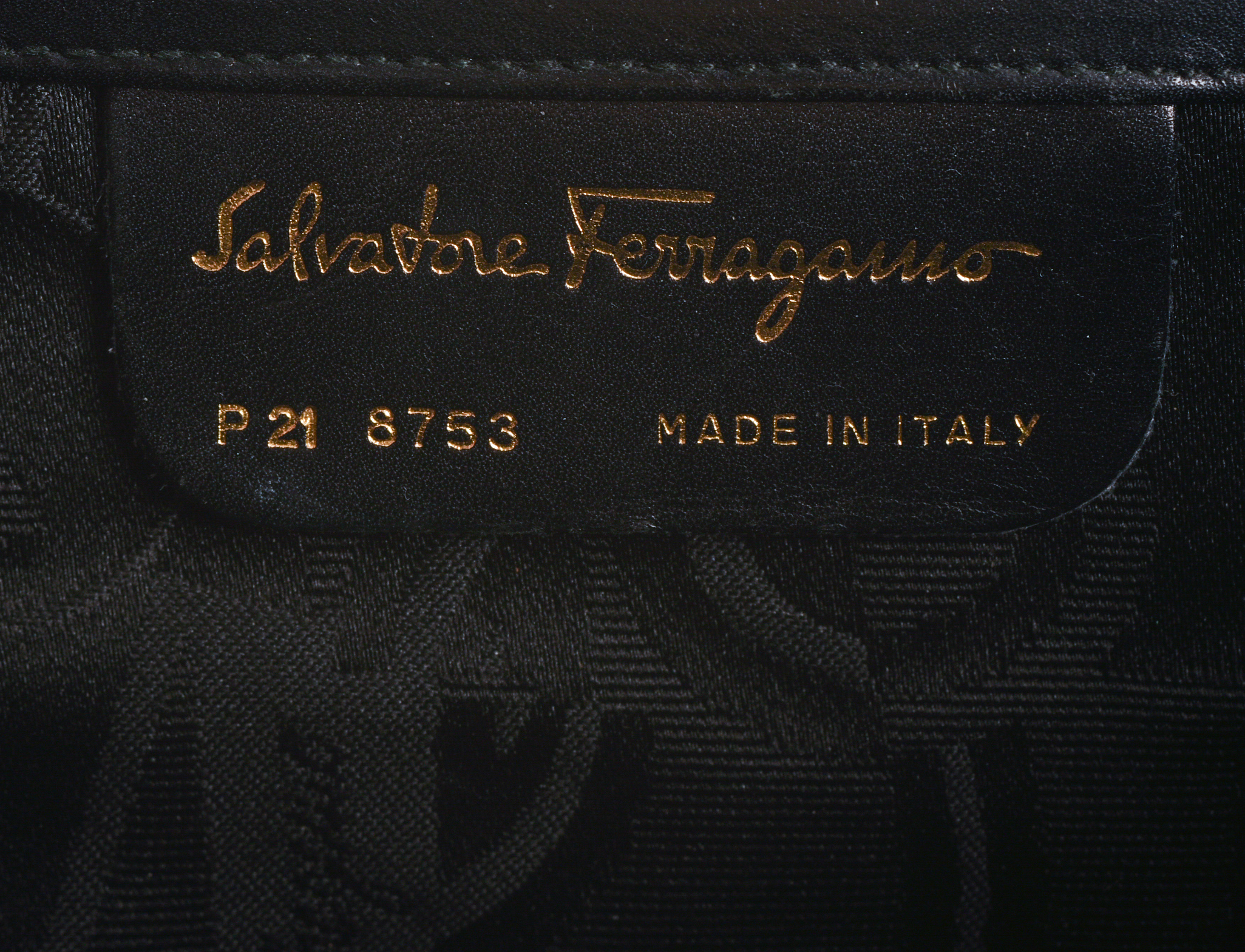 FERRAGAMO PATENT LEATHER PURSE.