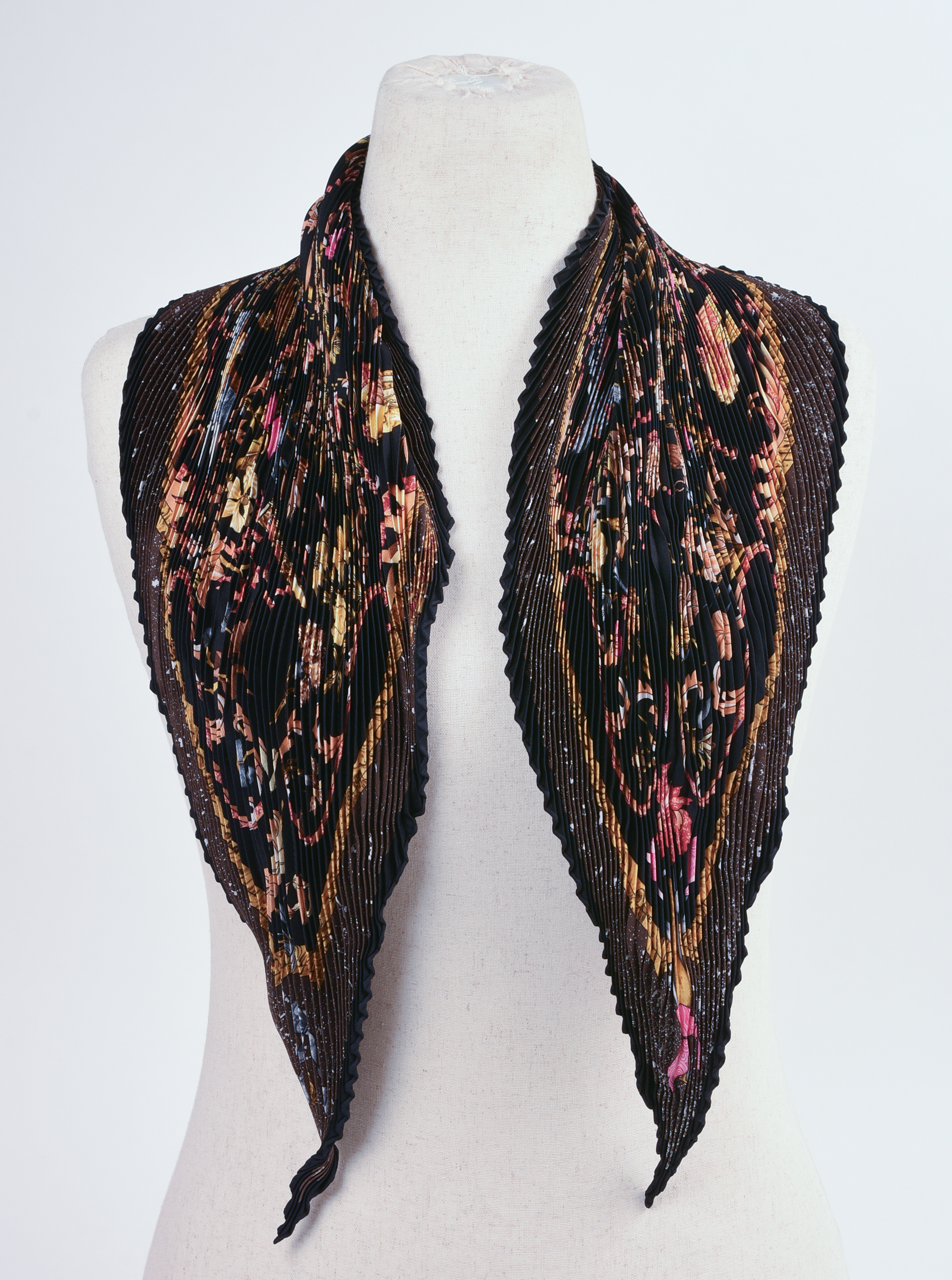 HERMÈS SILK PLISSÉ CARRÉ SCARF.