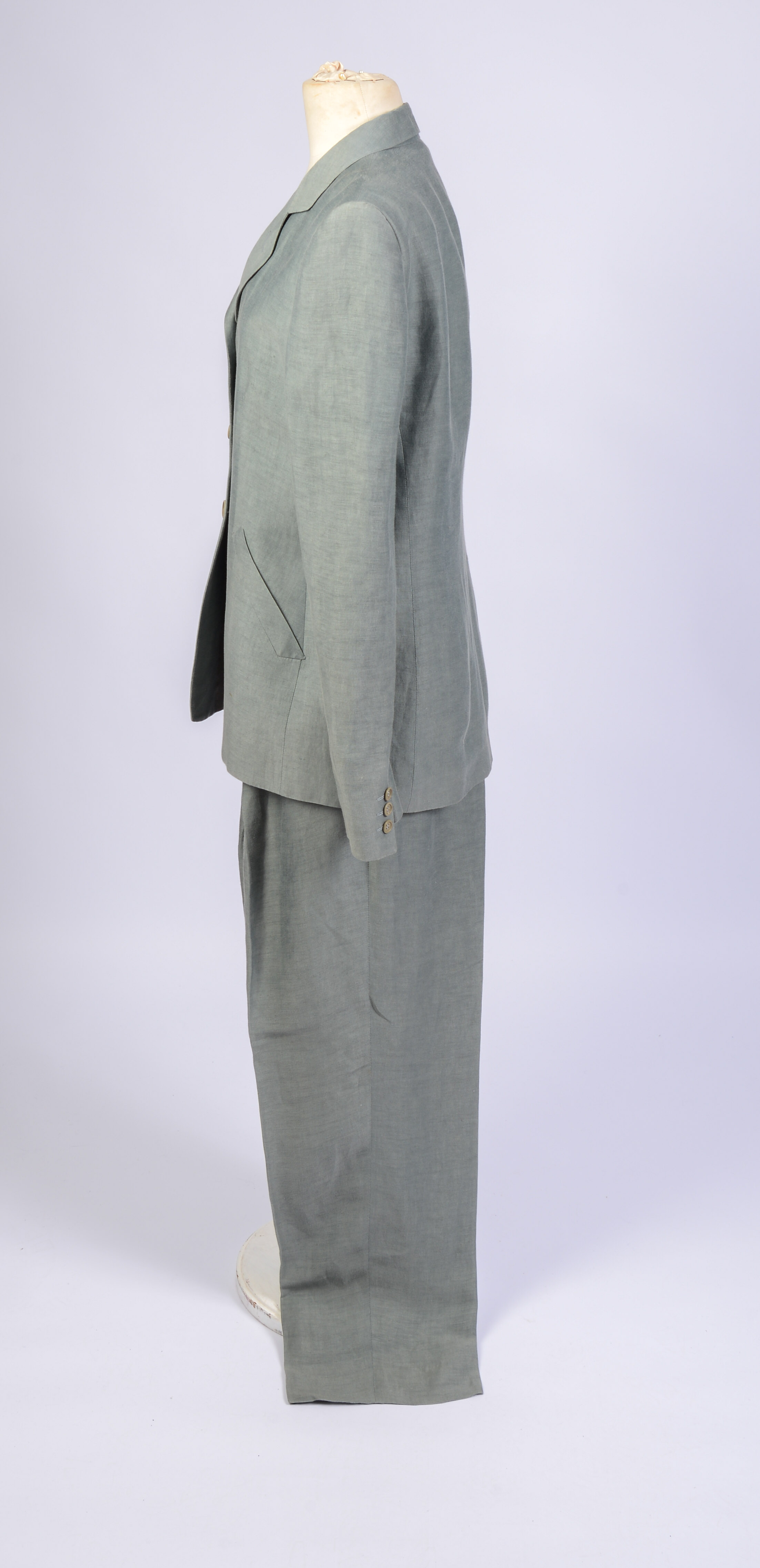 GIORGIO ARMANI LADIES PANT SUIT, SIZE 48.