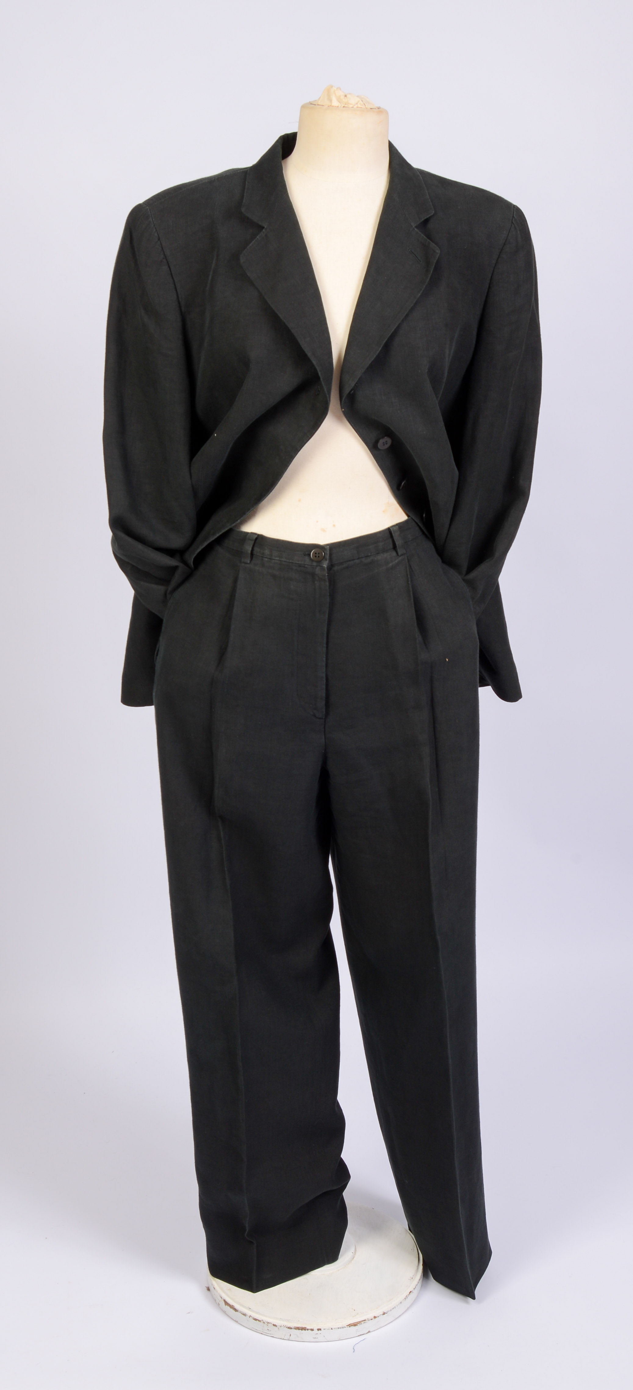 GIORGIO ARMANI LADIES PANT SUIT, SIZE 48.