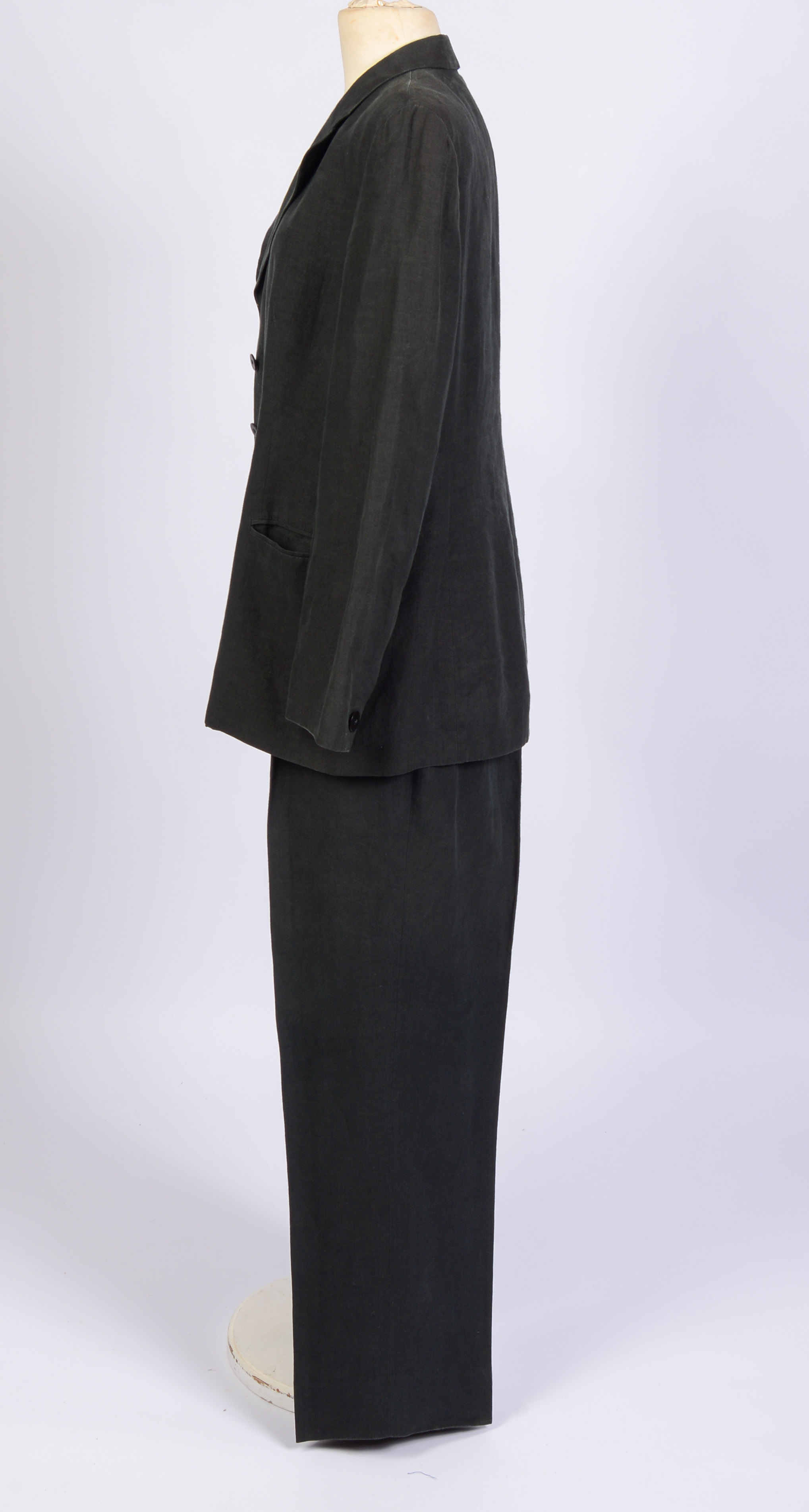 GIORGIO ARMANI LADIES PANT SUIT, SIZE 48.