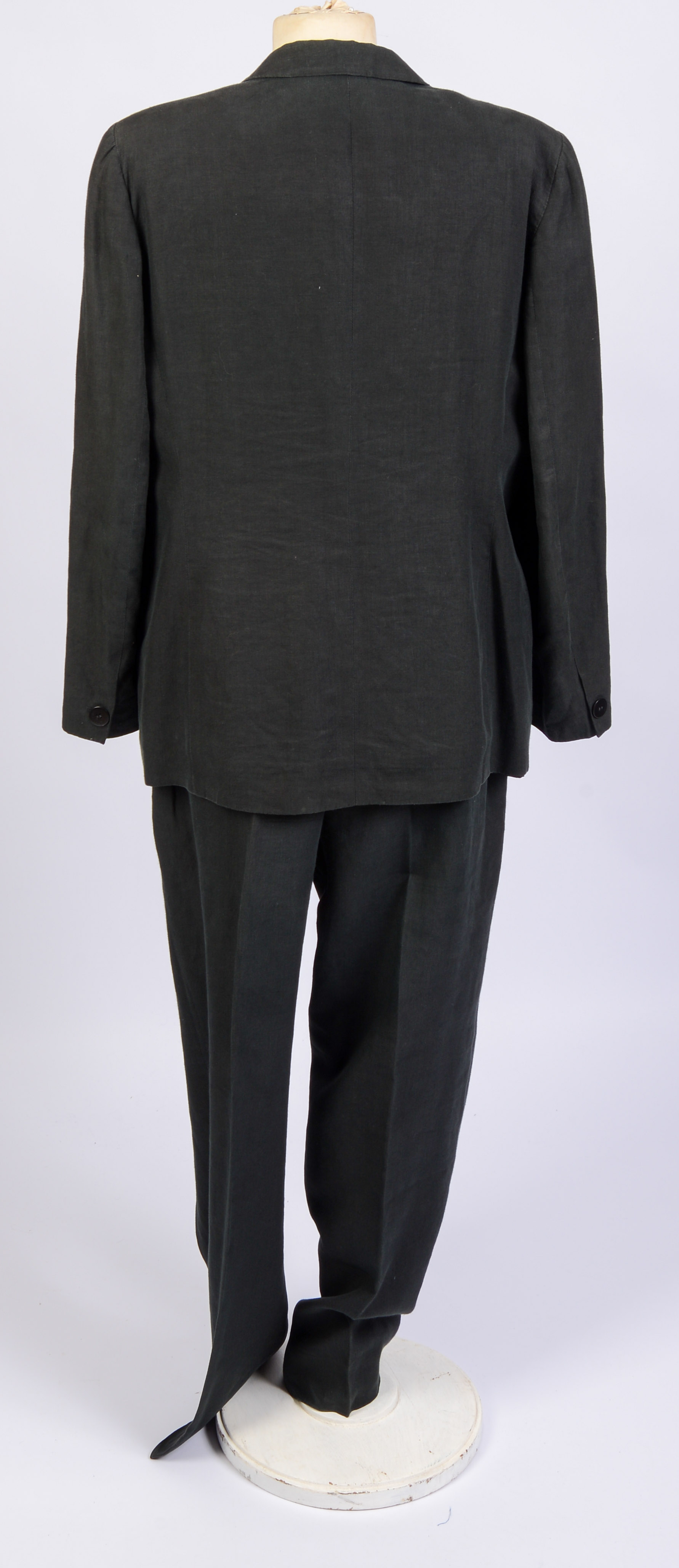 GIORGIO ARMANI LADIES PANT SUIT, SIZE 48.