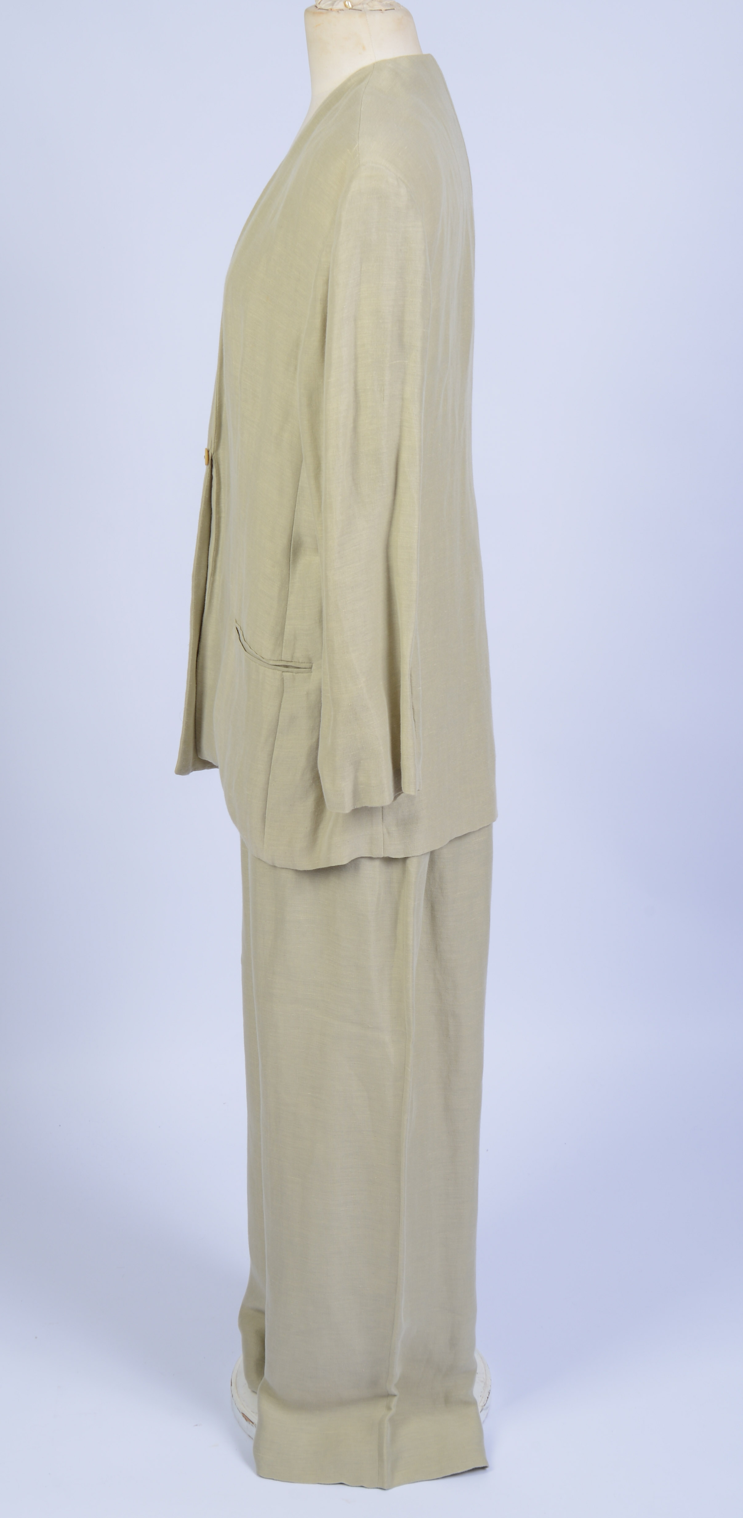GIORGIO ARMANI LADIES PANT SUIT, SIZE 48.