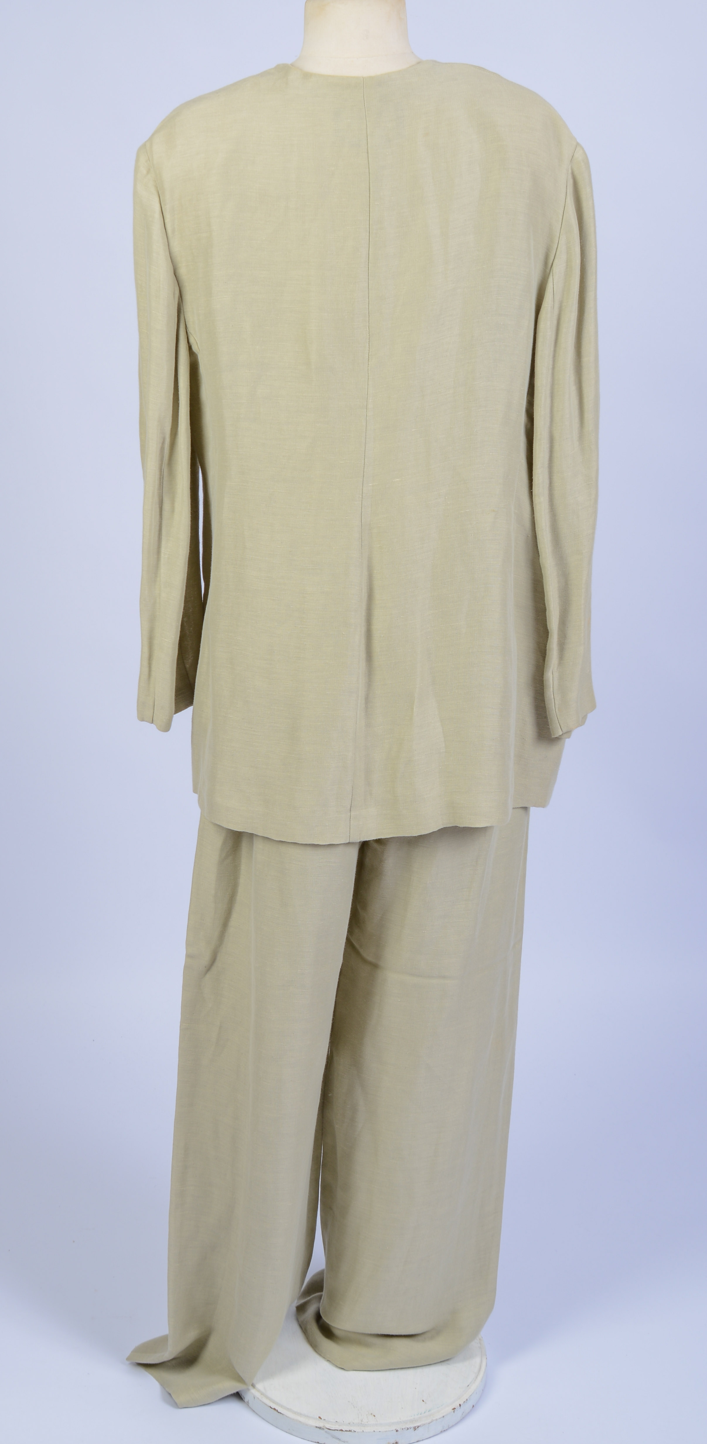 GIORGIO ARMANI LADIES PANT SUIT, SIZE 48.