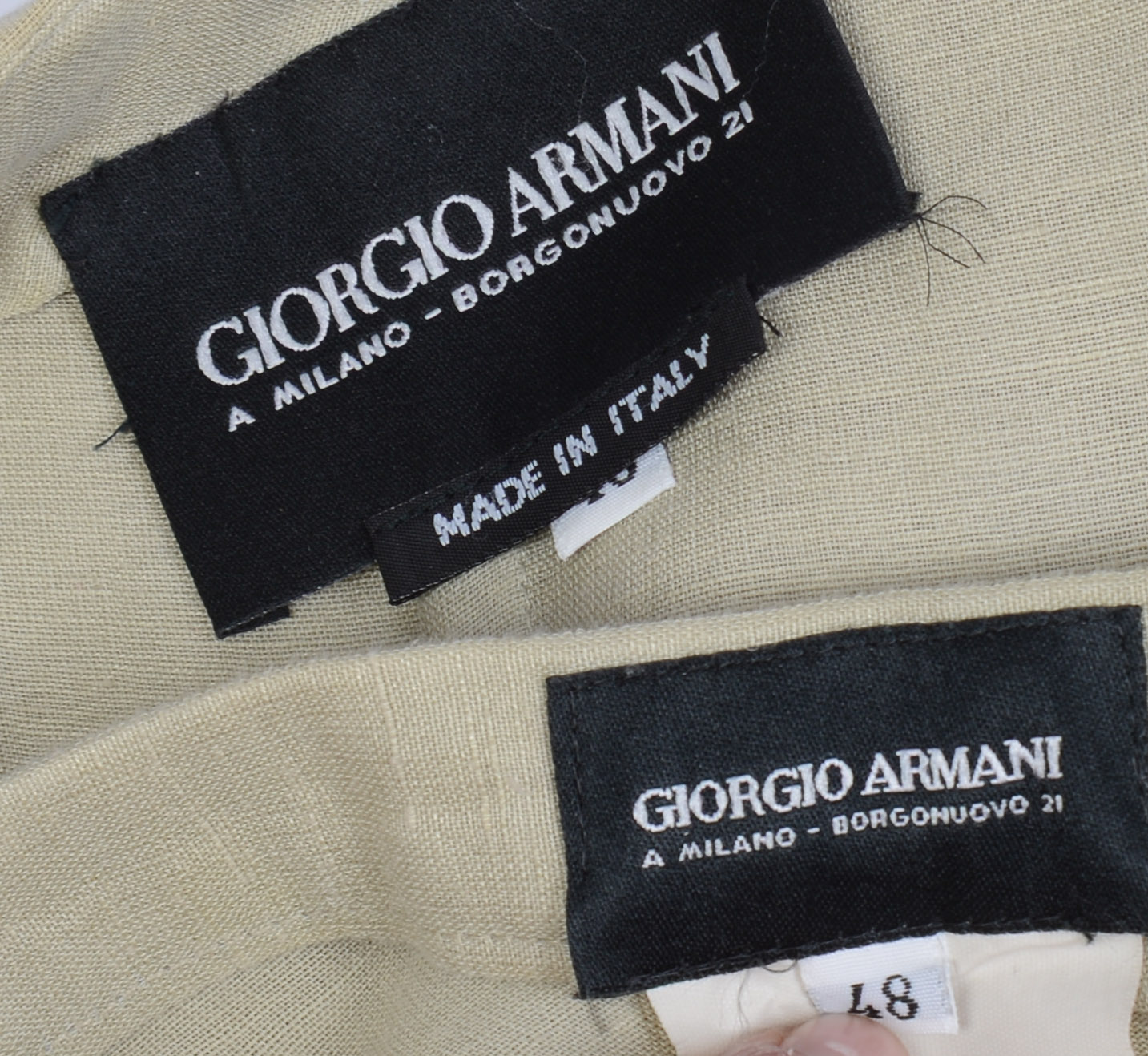GIORGIO ARMANI LADIES PANT SUIT, SIZE 48.
