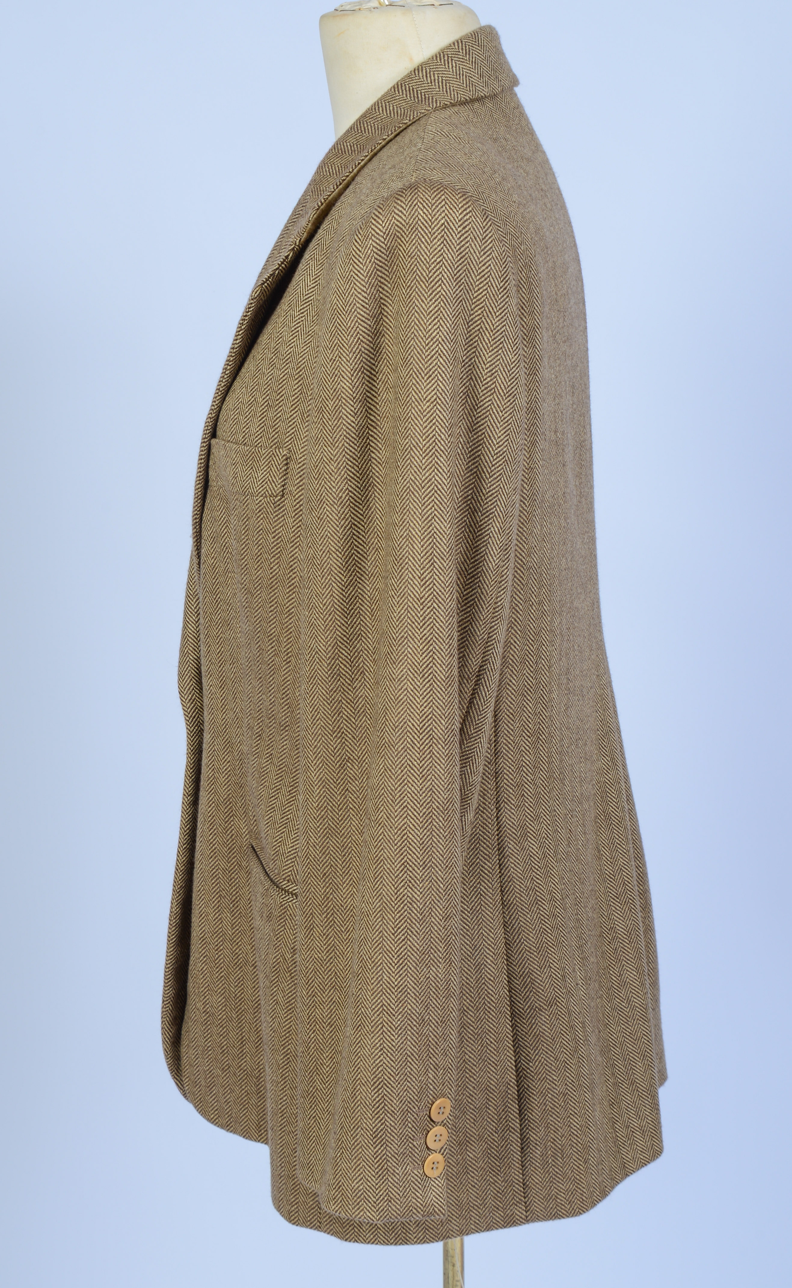 GIORGIO ARMANI CASHMERE JACKET, SIZE 48.