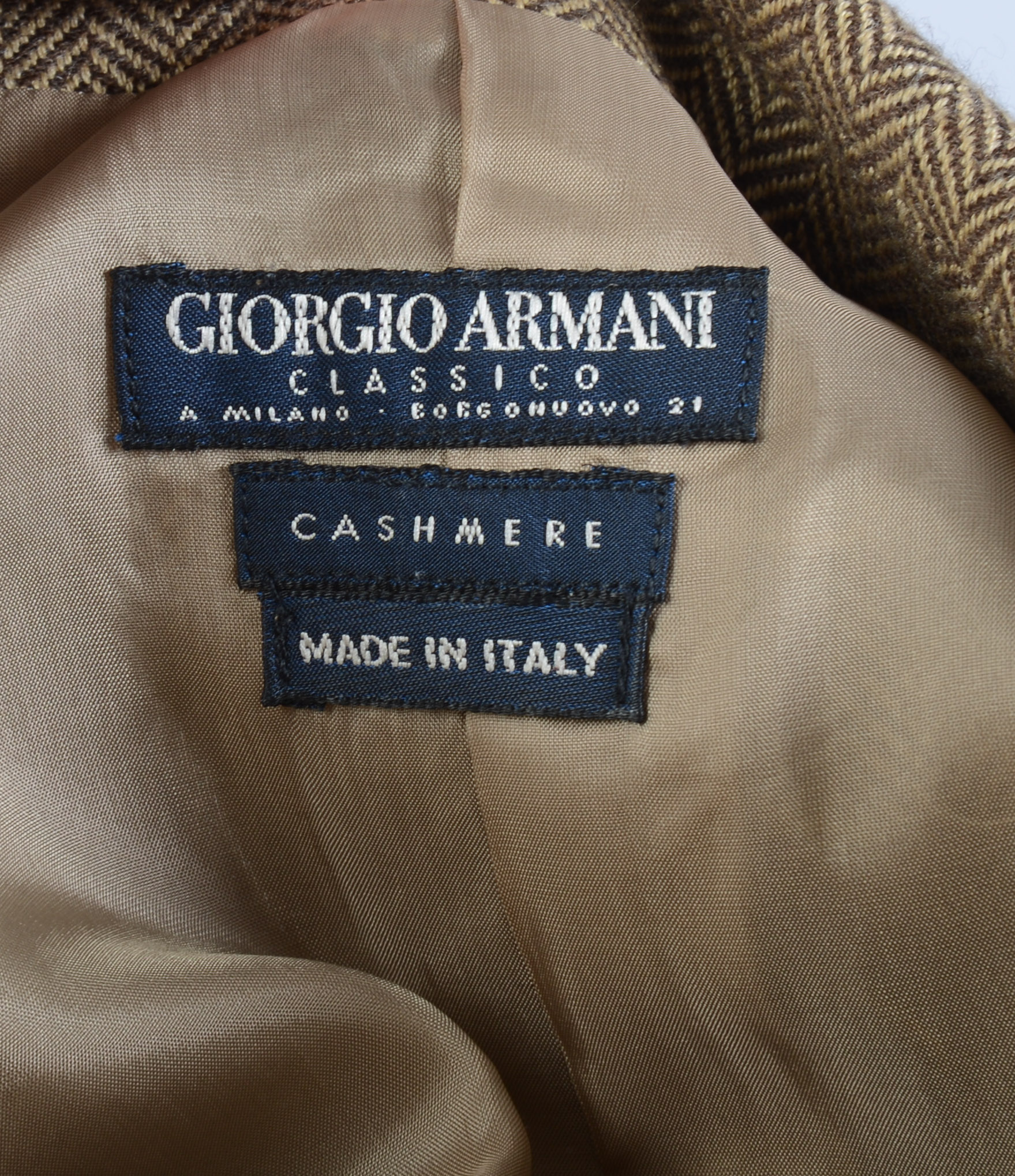 GIORGIO ARMANI CASHMERE JACKET, SIZE 48.