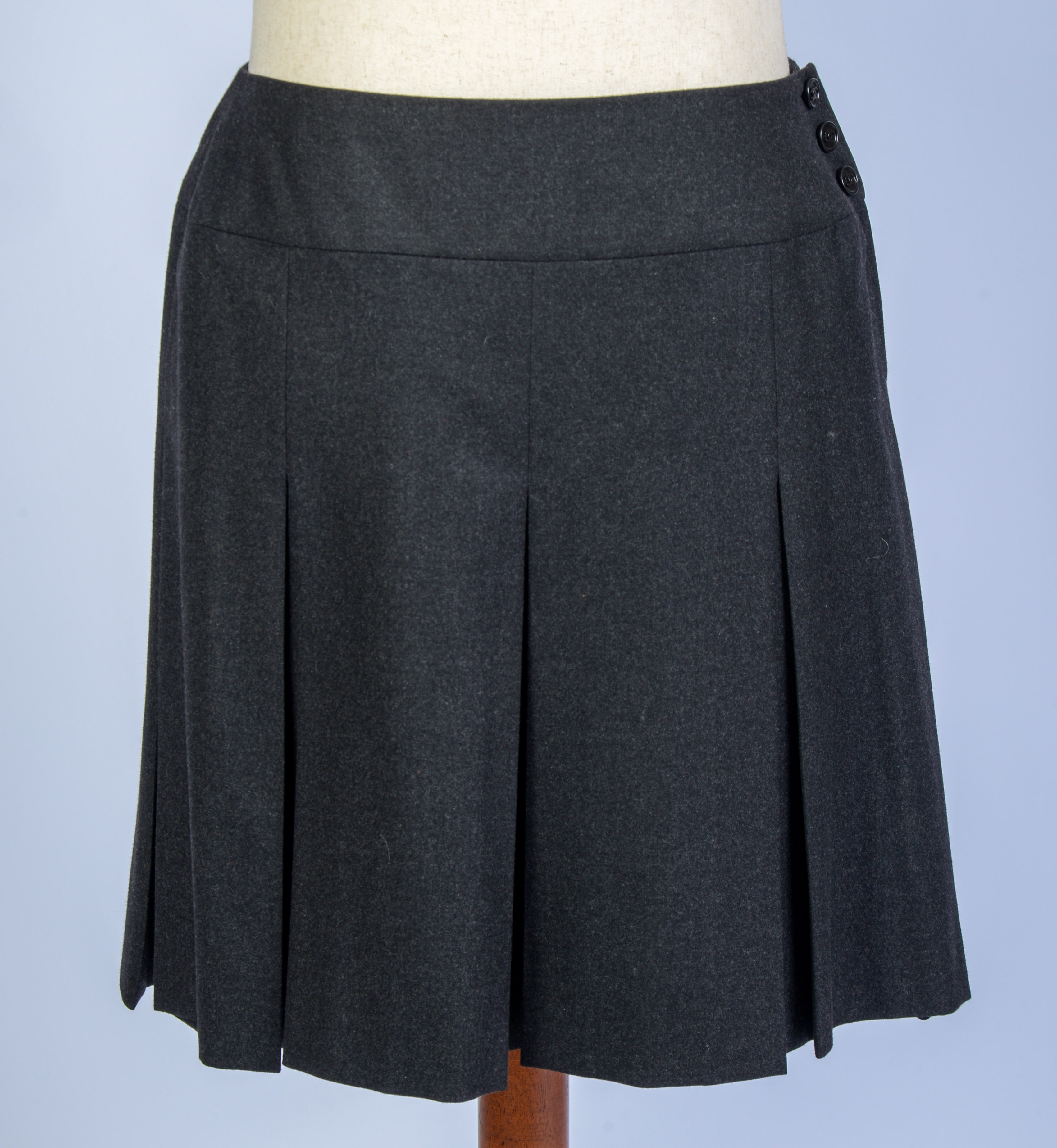 CHANEL BOUTIQUE SKIRT IN BLACK, SIZE 44.