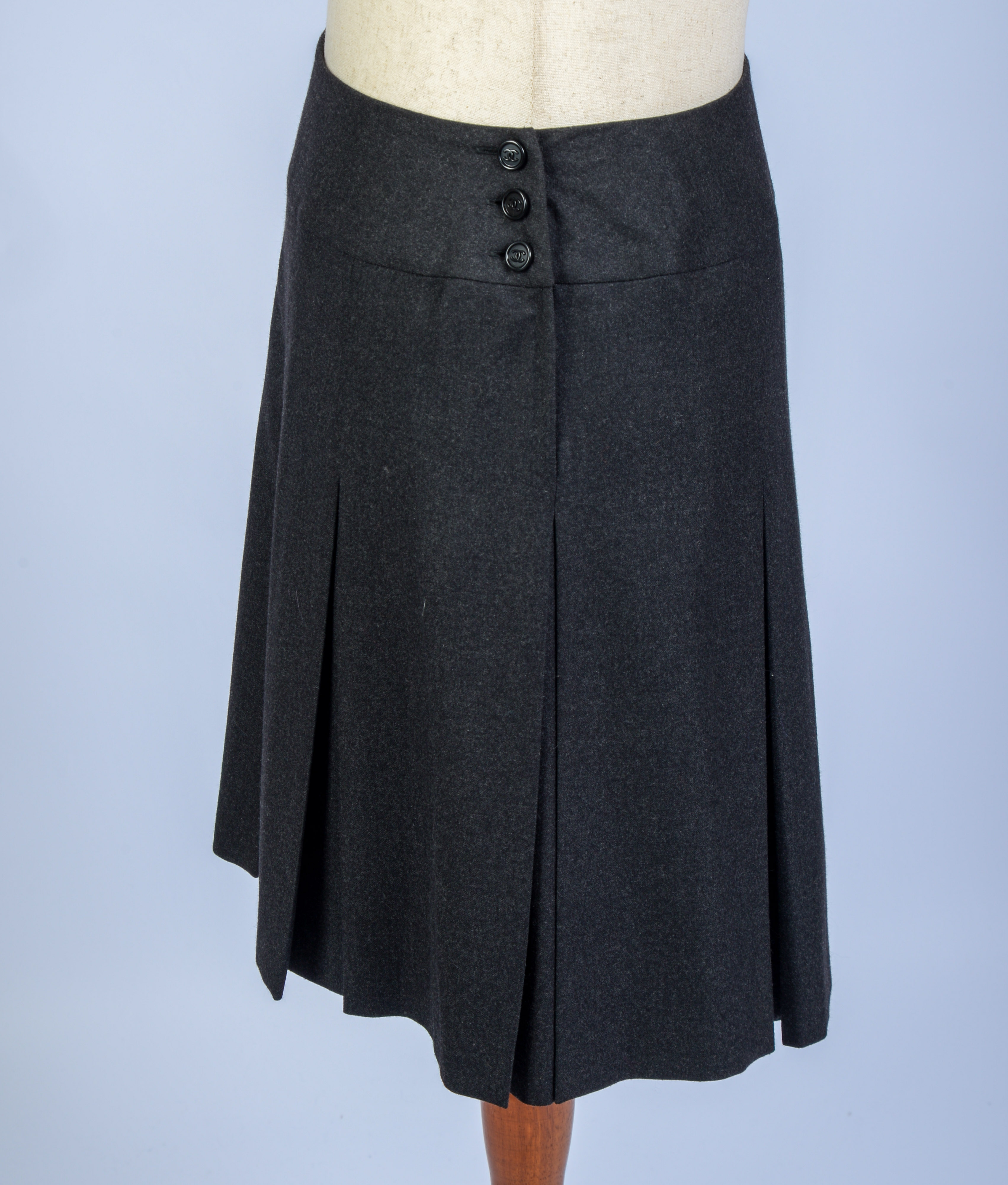 CHANEL BOUTIQUE SKIRT IN BLACK, SIZE 44.