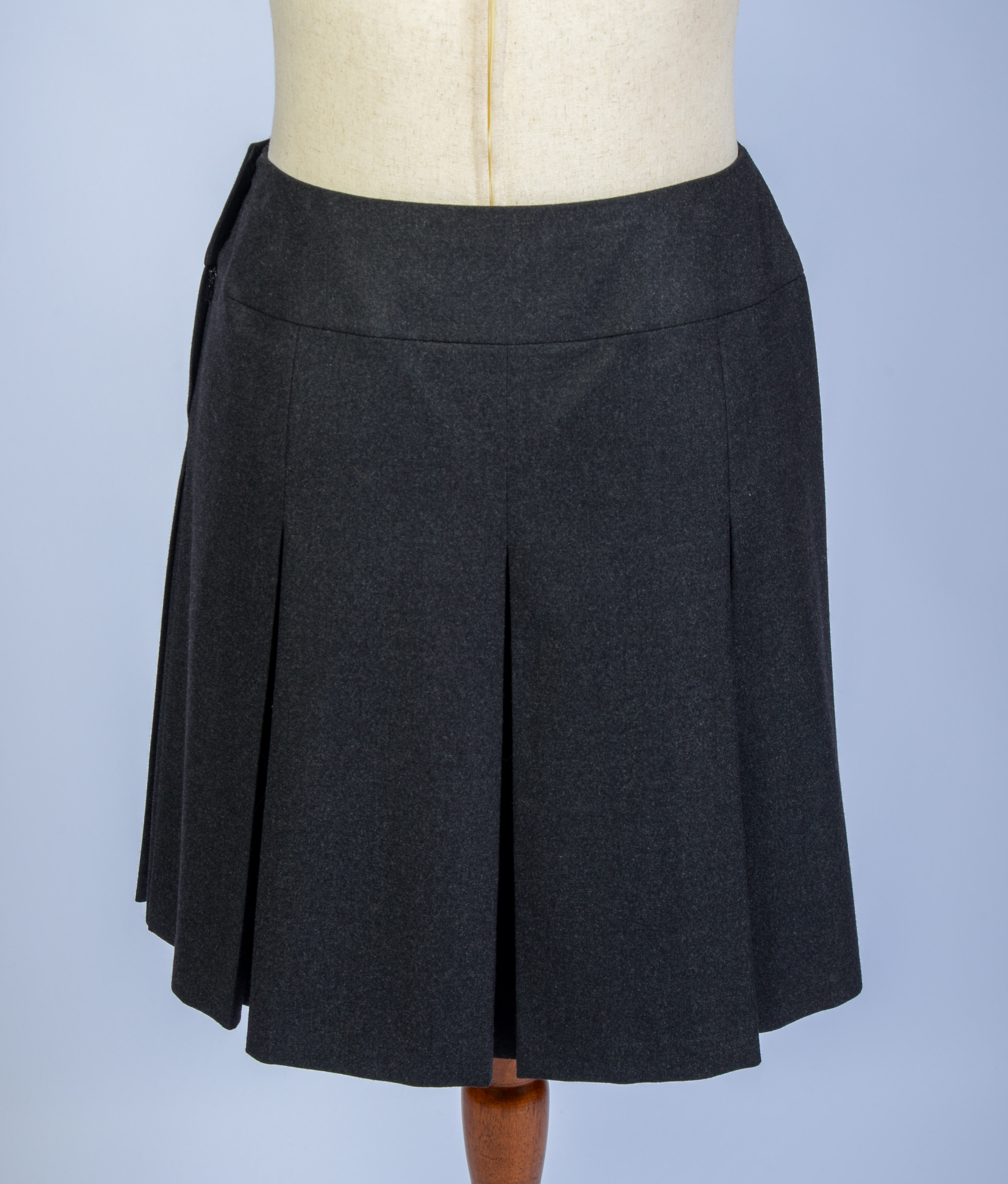 CHANEL BOUTIQUE SKIRT IN BLACK, SIZE 44.