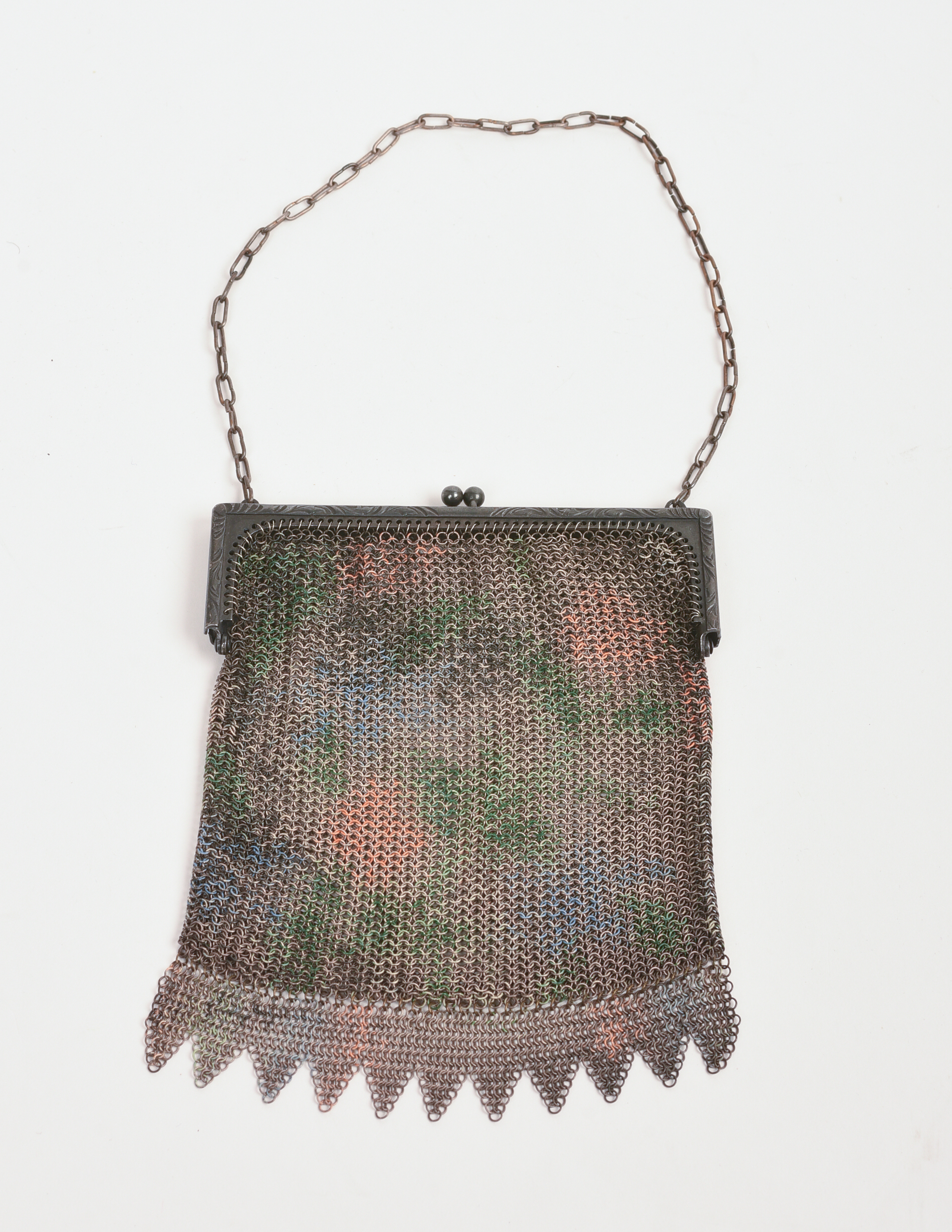 ART DECO CHAIN PURSE.