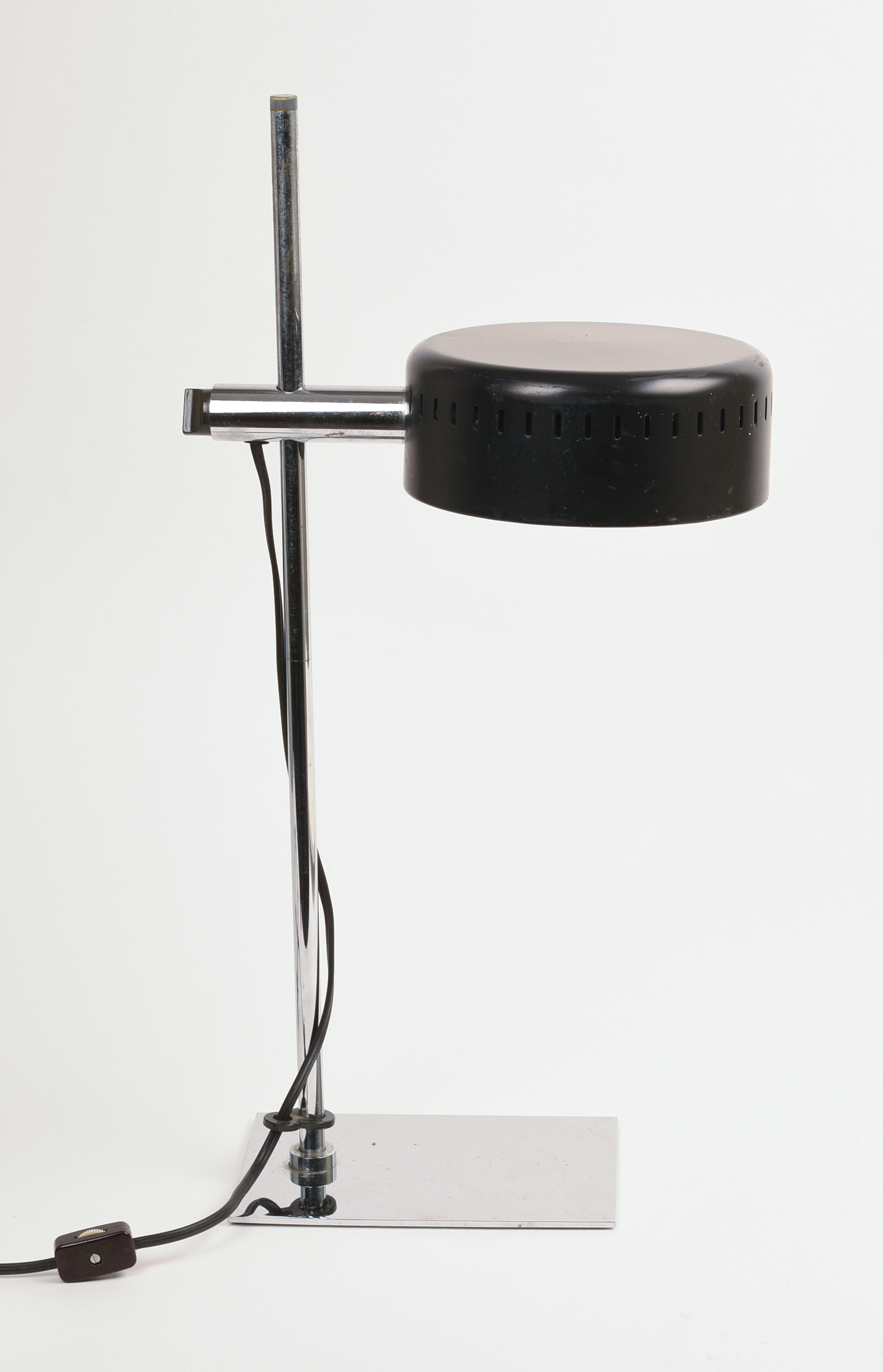 ROBERT SONNEMAN TIK 7701 DESK LAMP.
