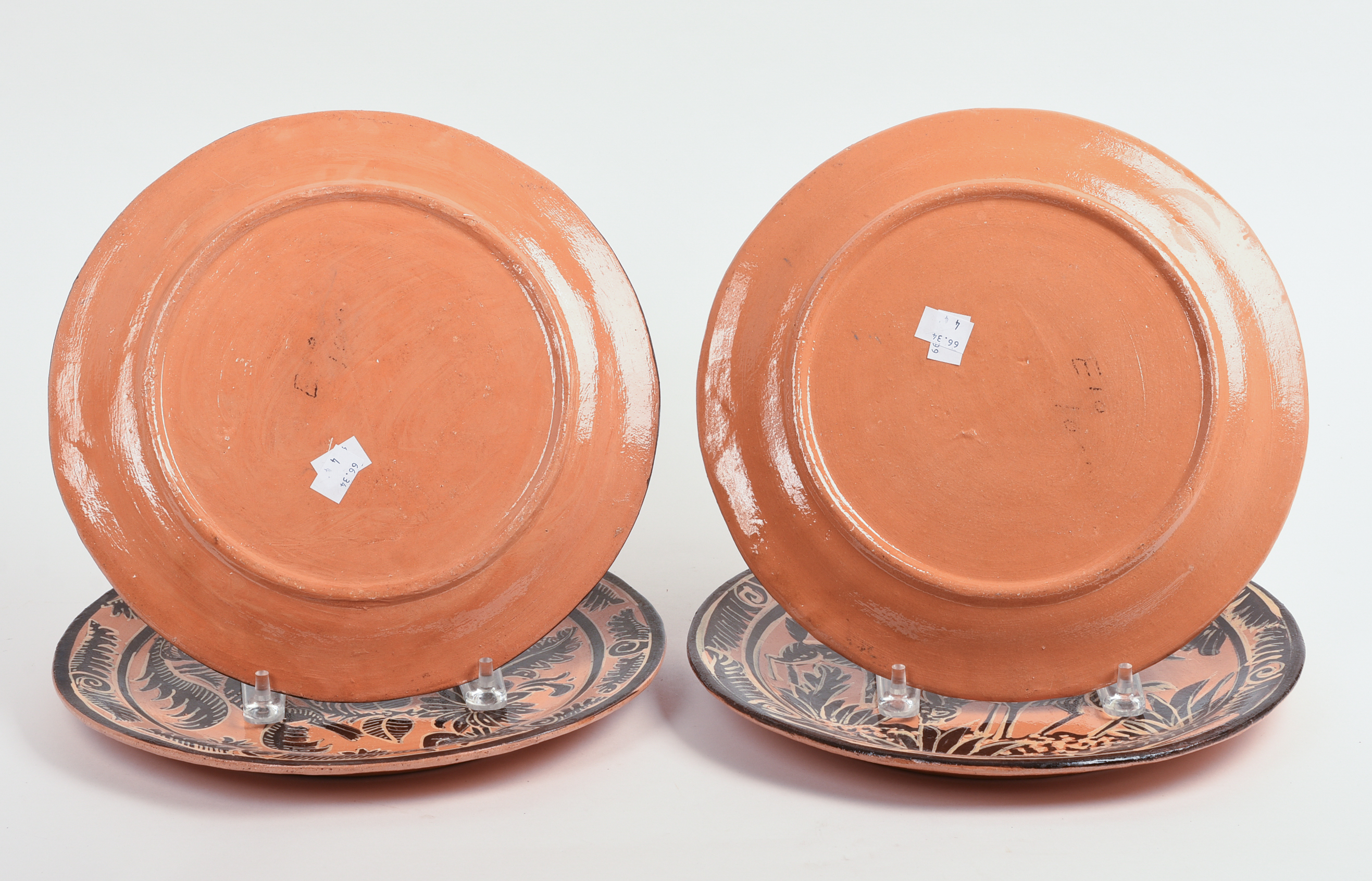 FOUR MEXICAN TLAQUEPAQUE POTTERY DINNER PLATES