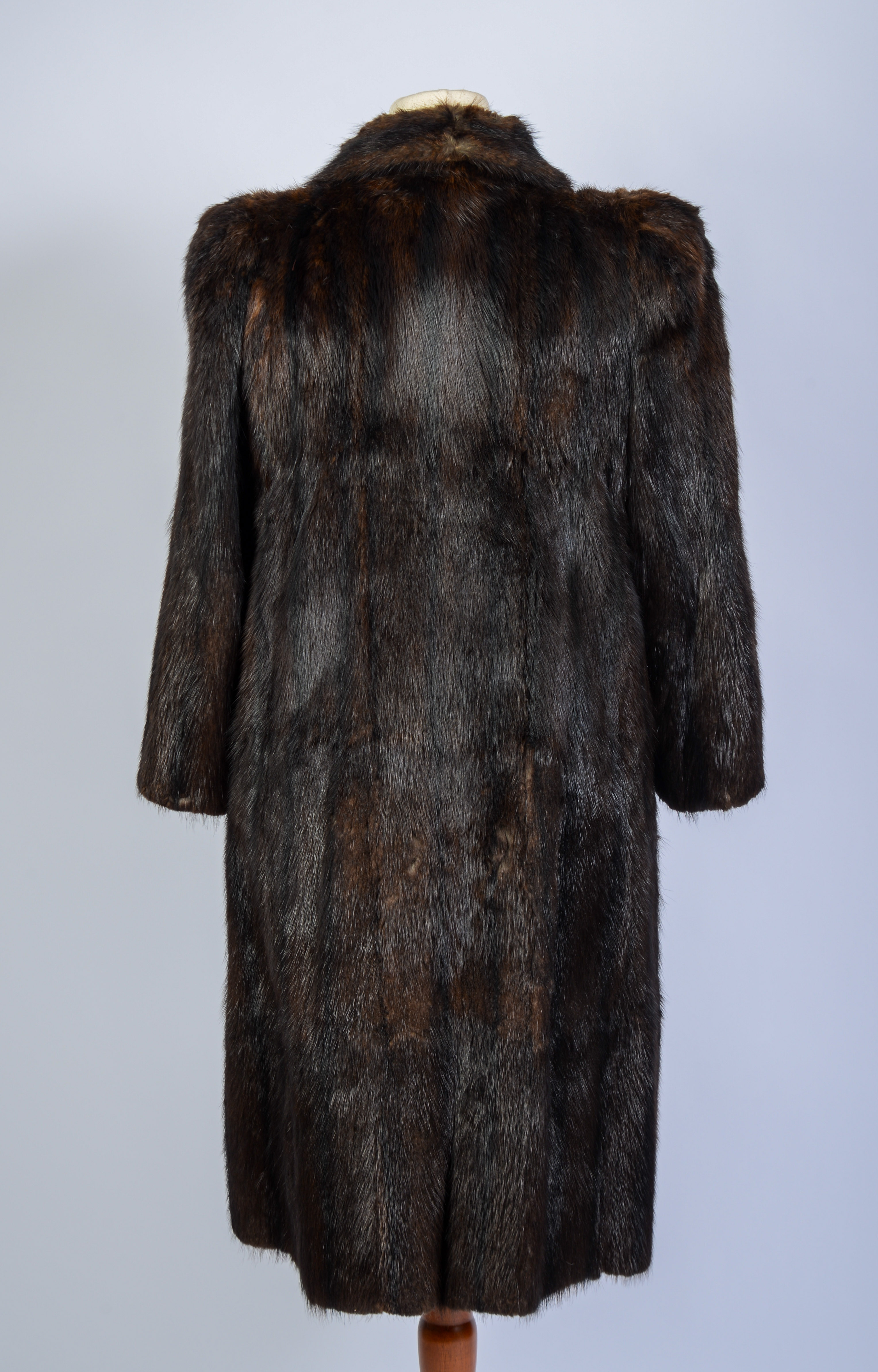 MURPHY FURRIERS FUR COAT, SIZE S.