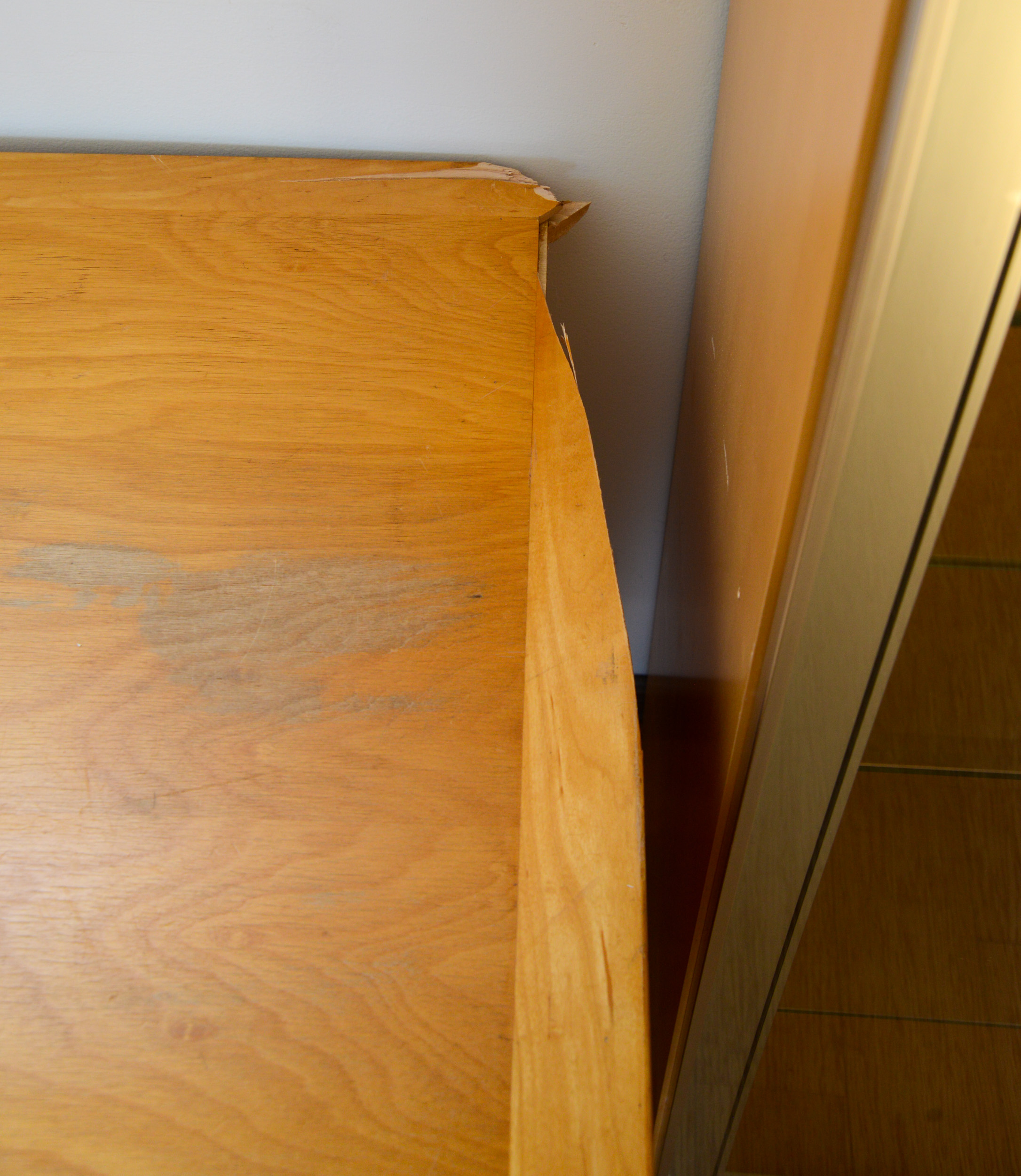 FLORENCE KNOLL SINGLE PEDESTAL DESK.