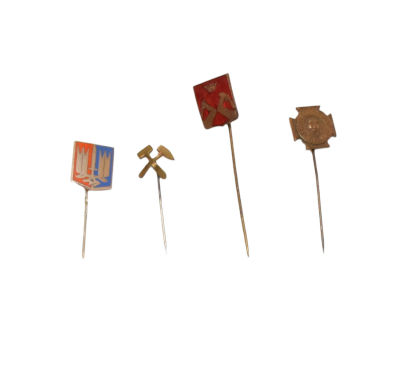 LOT DE 10 INSIGNES ET &Eacute;PINGLES.Parmi eux : insigne M.K.P.B. (2 ex.), insigne de l’Union 