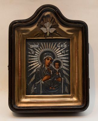 ICÔNE « La Vierge de Smolensk »Russie, début XXe siècleTempera sur bois. Oklad en argent gravé.