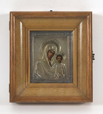IC&Ocirc;NE &laquo; Vierge de Kazan &raquo;
Russie, d&eacute;but XXe si&egrave;cle
Tempera sur bois, oklad en argent, kiot en 