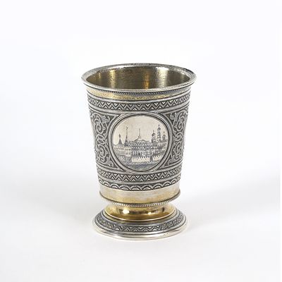 GOBELET D&eacute;cor&eacute; de vues de Moscou
Argent cisel&eacute; et grav&eacute;, tchern
Poin&ccedil;ons : И.К. 1879, 84, saint 