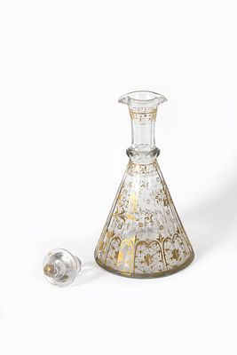CARAFE avec son bouchon
Manufacture de la verrerie de Saint-P&eacute;tersbourg, fin du XIXe si&egrave;cle 
