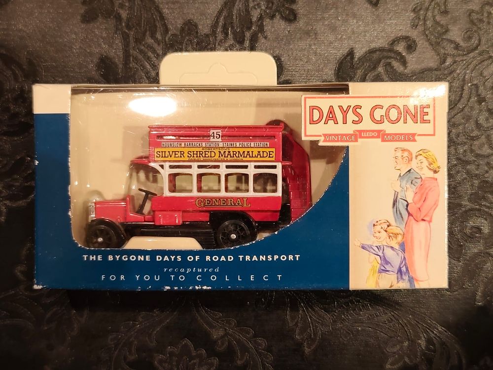 AEC General Type "B" Bus by LLEDO (Days Gone - The Bygone Days of Road Transport). SILVER SHRED 
