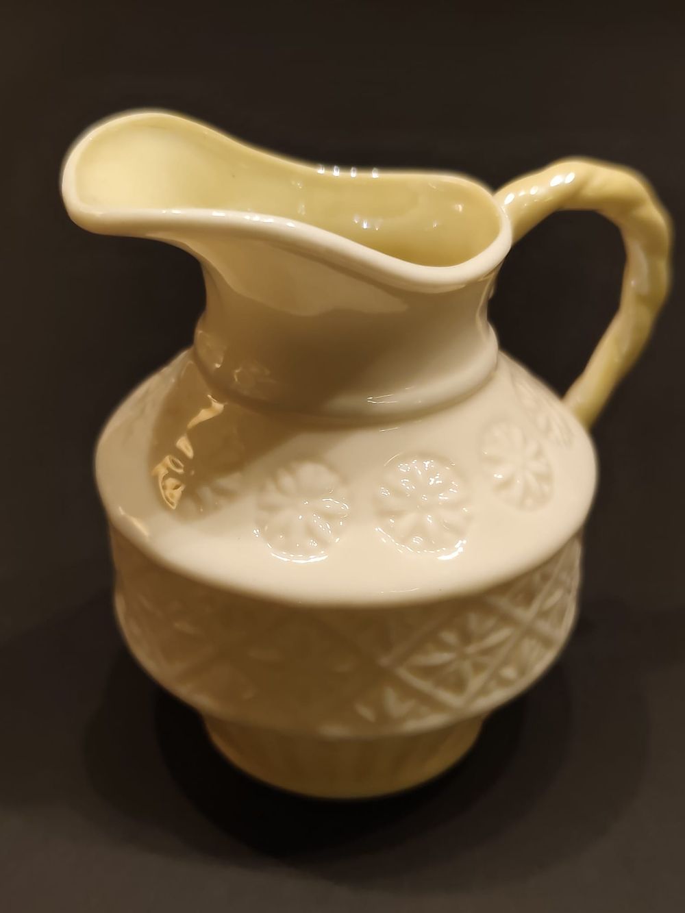 Belleek creamer, James Cleary's pattern. 6th period. Green Mark (1965-1980). Height: 3,62" / 8,7 cm
