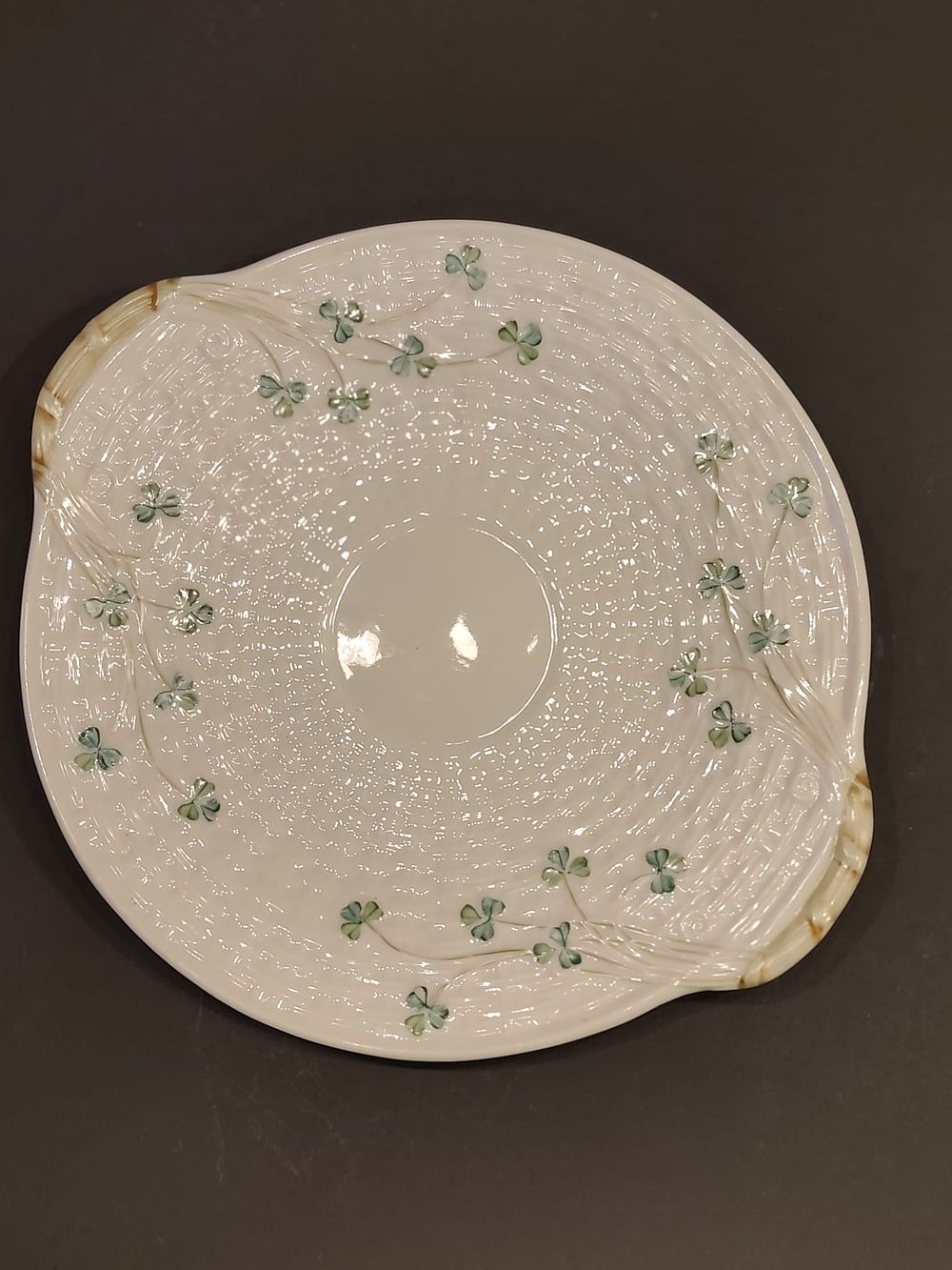 Belleek bread plate 1, Fields of Shamrock pattern. 7th period. Brown Mark (1980-1993). Height: 