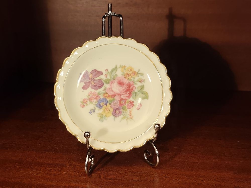 Vintage Winterling - Marktleuthen bread and butter plate. (Bavaria - Germany)