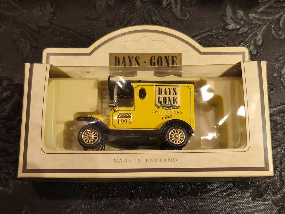 Ford Van Model "T" (1920) by LLEDO (Days Gone). LLEDO CLUB 1993 (6114)