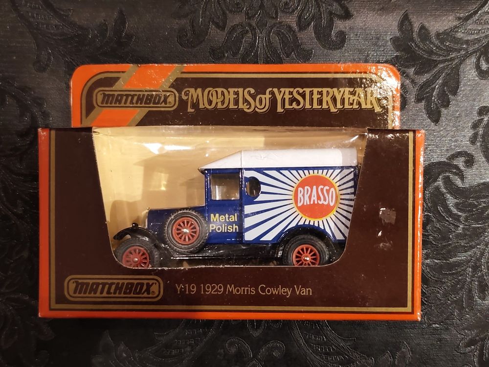 Morris Cowley Van (1929) by MATCHBOX (Models of Yesteryear). BRASSO (Y-19)