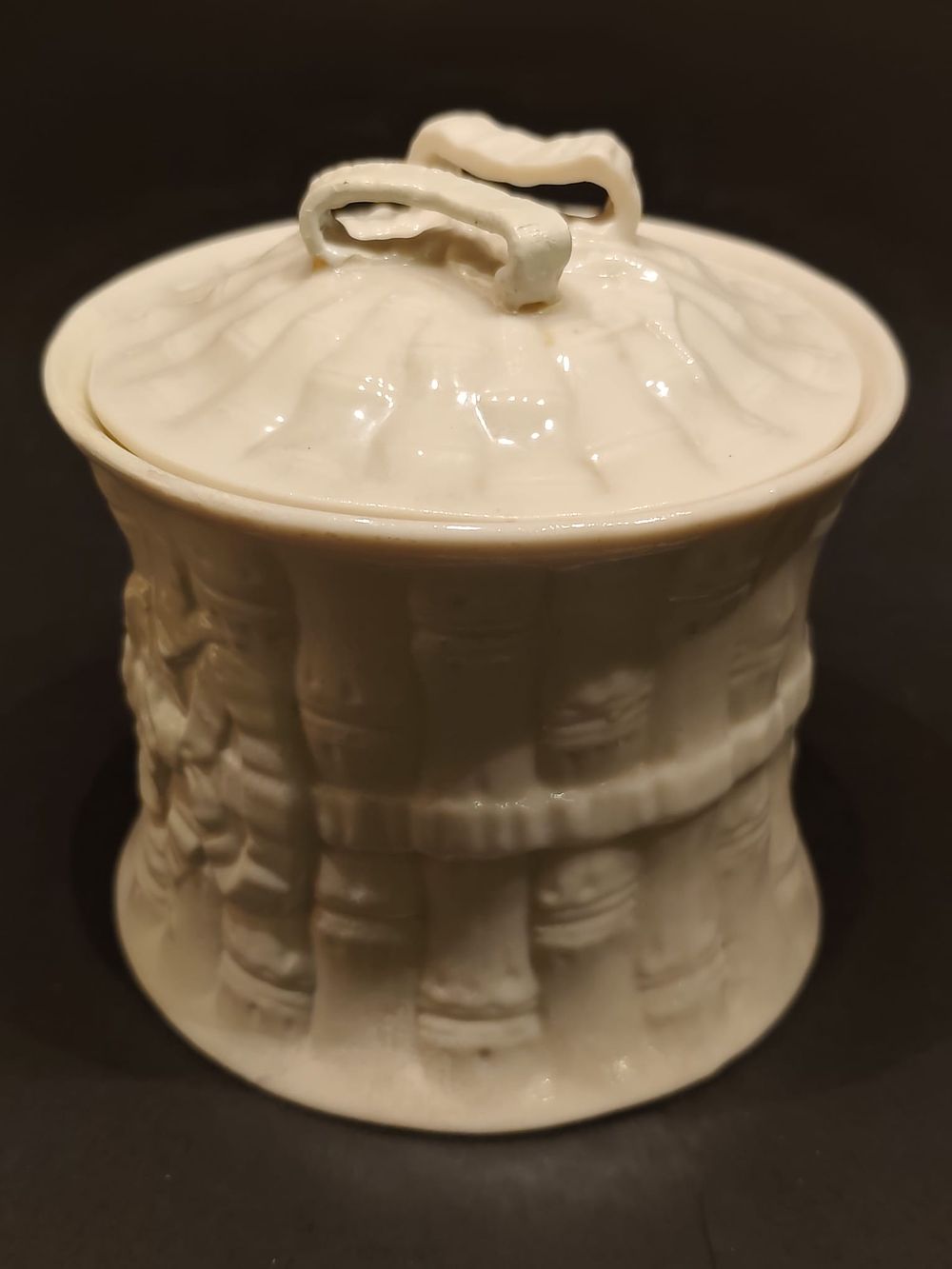 Belleek biscuit jar, Bamboo Ribbon pattern. 2nd period. Repaired lid handle. Black Mark 