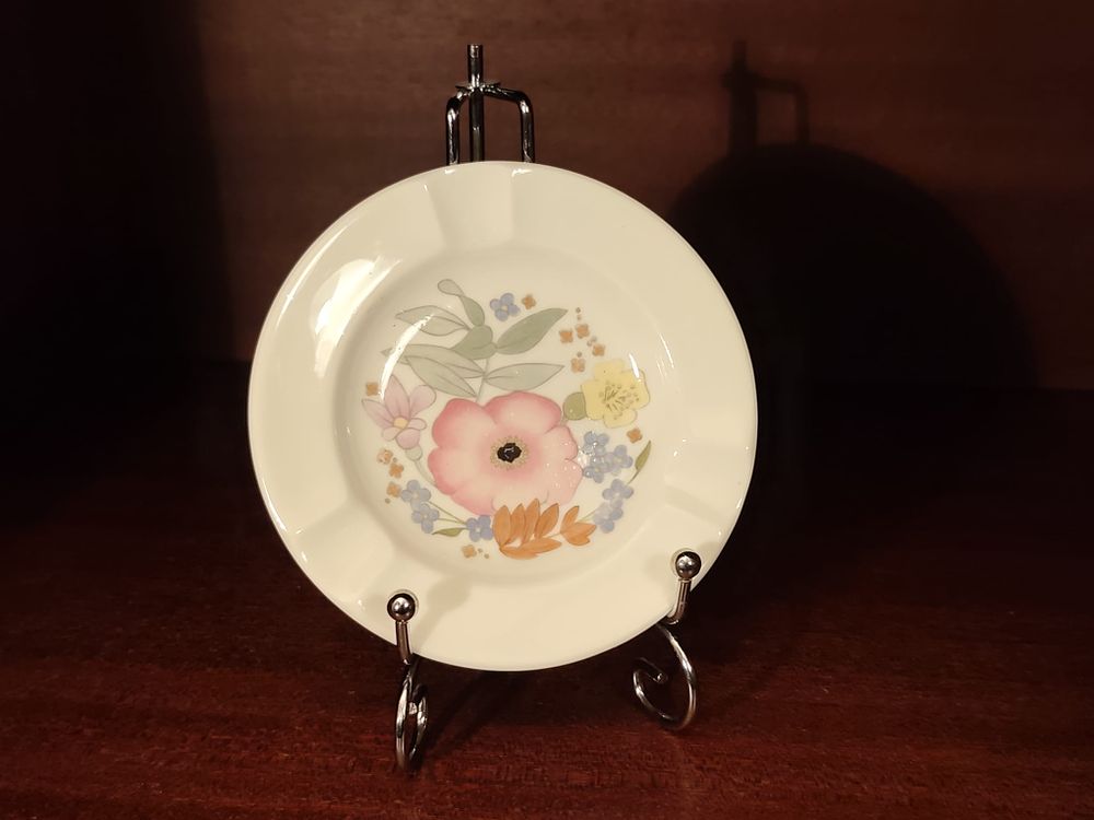 Vintage Wedgwood bone china - Meadow Sweet side plate.