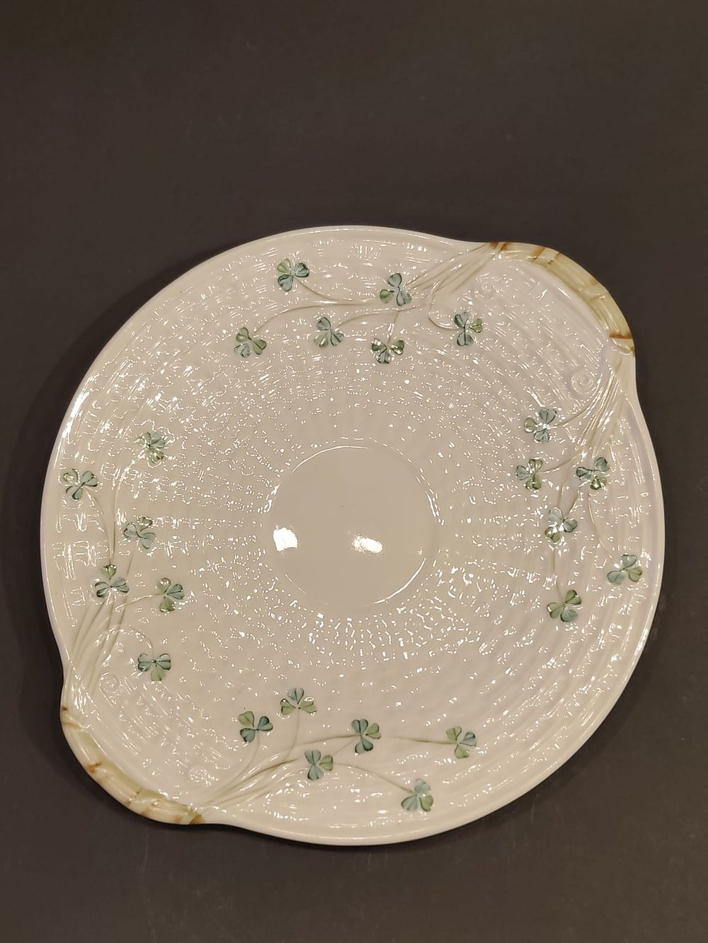 Belleek bread plate 2, Fields of Shamrock pattern. 7th period. Brown Mark (1980-1993). Height: 