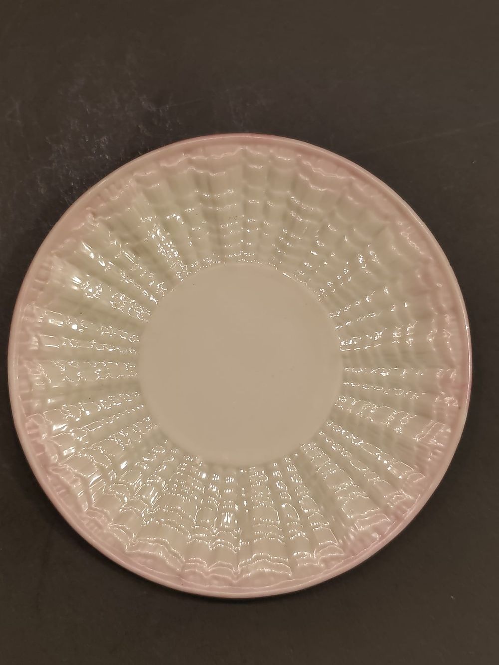 Belleek side plate. Tridacna pattern. 2nd period. Black Mark (1891-1926). Diameter: 6,3" / 17,0 