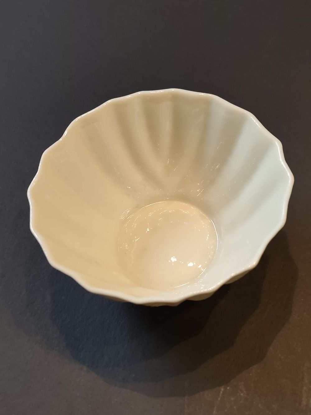 Belleek sugar bowl, Neptune Shell pattern. 6th period. Green Mark (1965-1980). Height: 2,0" / 5 