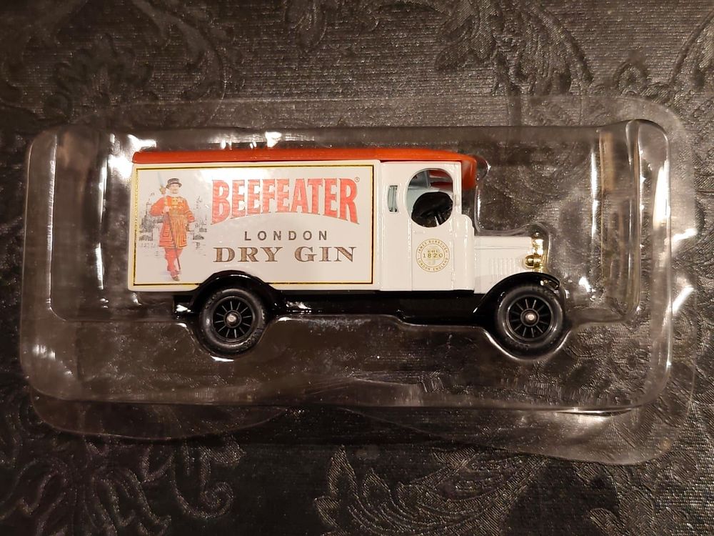 Morris Van (1931) by LLEDO (Days Gone by Classic Trucks & Vans Magazine). Issue no.06 