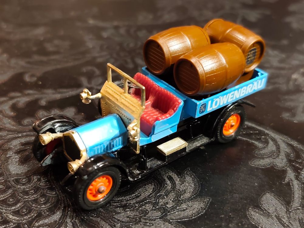 Crossley Van by MATCHBOX (Models of Yesteryear). Y-13 / Y-26 Lowenbrau promotional van