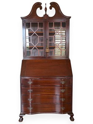 Maddox Chippendale Style Governor Winthrop Mahogany Secretary Desk Bookcase, Mid-20th Century. 33 