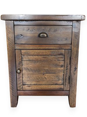 Jofran Artisan's Craft Accent Table. 20 x 25 x 13 A Jofran Artisan's Craft Accent Table 