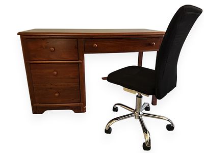 A Stanley Young America Desk with an Office Chair. A Stanley Young America desk crafted from 