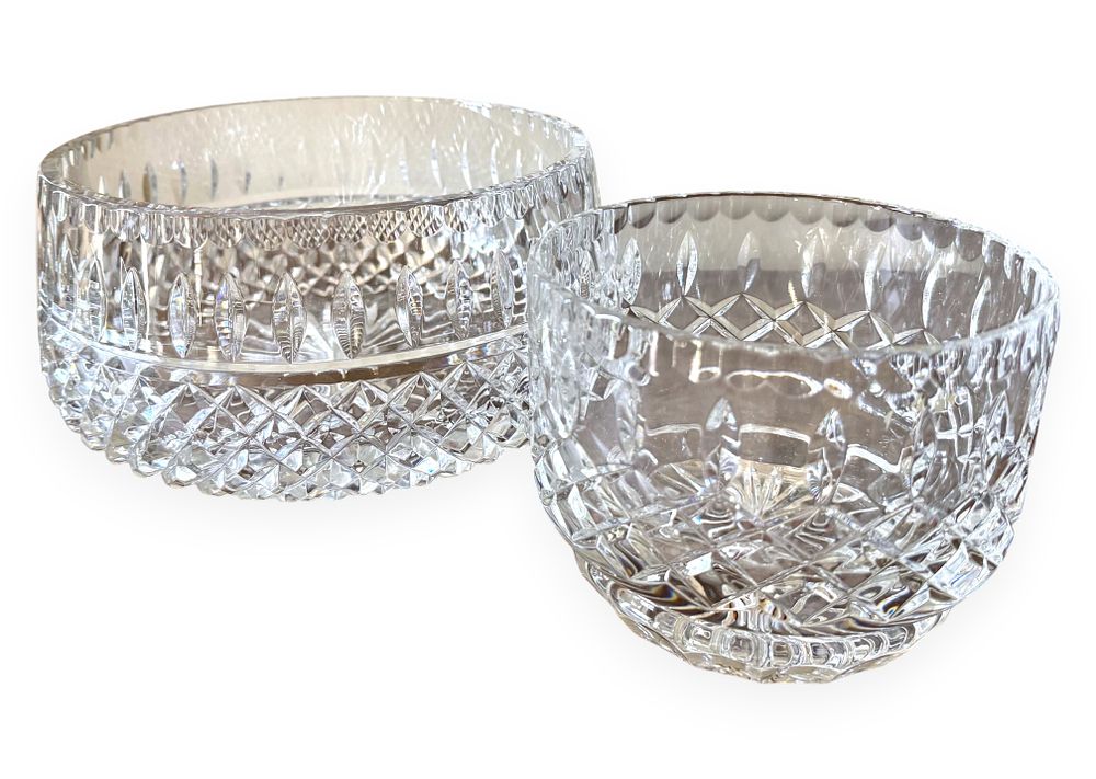 A Pair of Brilliant-Cut Crystal Bowls. A pair of clear, colorless cut crystal bowls of differing 