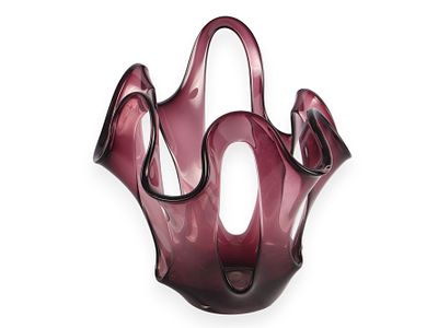 Makora Krosno Sculptural Amethyst Art Glass Vase. A Makora Krosno sculptural art glass vase. 