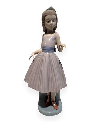 Lladro 'Ballet Dance' Porcelain Figurine. A Lladro porcelain figurine titled 'Ballet Dance' 