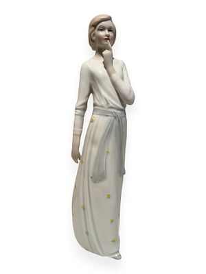 Royal Doulton Reflections 'Pensive' HN 3109 Porcelain Figurine. A Royal Doulton 'Reflections' 