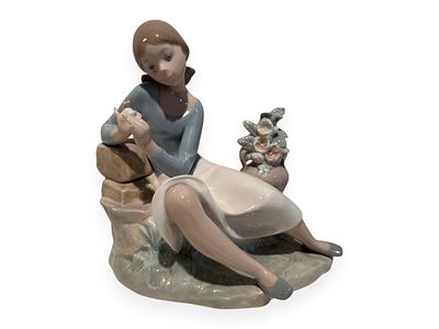 Lladro Porcelain Figurine, Model 5170 O. A Lladro porcelain figurine, model number 5170 O 