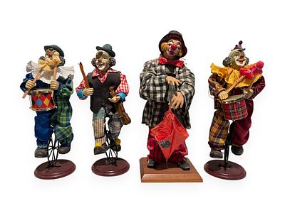 A Group of Four Vintage Italian Sangiuliano Arte Fabric Mache Clown Figurines. A group of four 