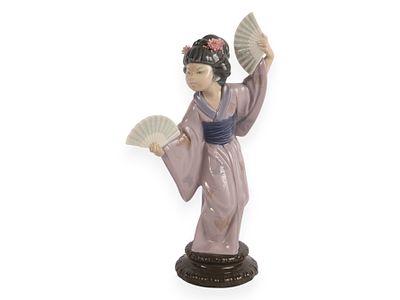 Lladro 'Madame Butterfly' Porcelain Figurine, Model No. 4991. A Lladro glazed porcelain figurine 