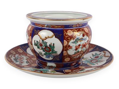 Japanese Gold Imari Hand-Painted Porcelain Planter with Underplate. A Japanese Gold Imari 